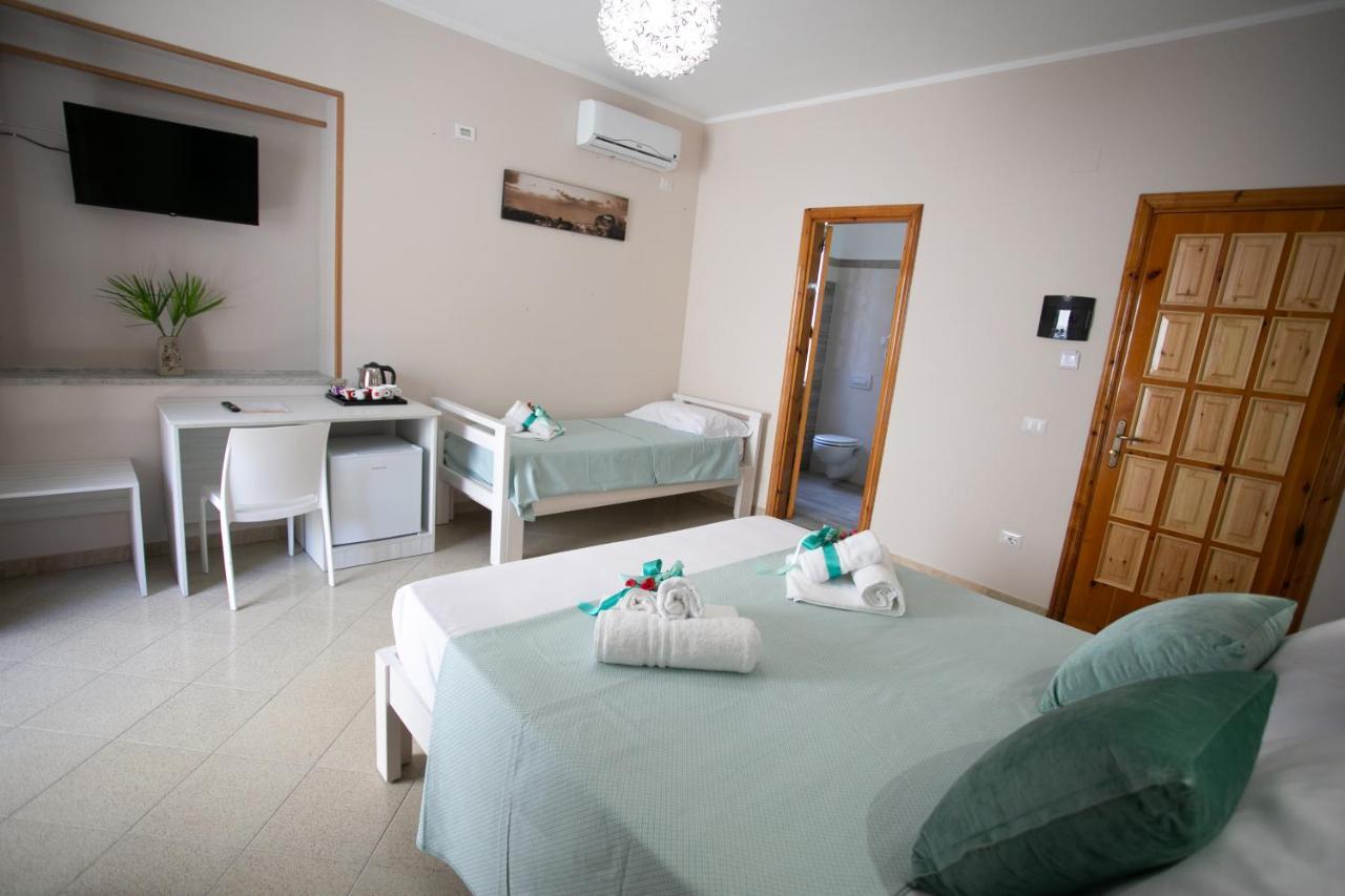 Quarto Triplo com Varanda