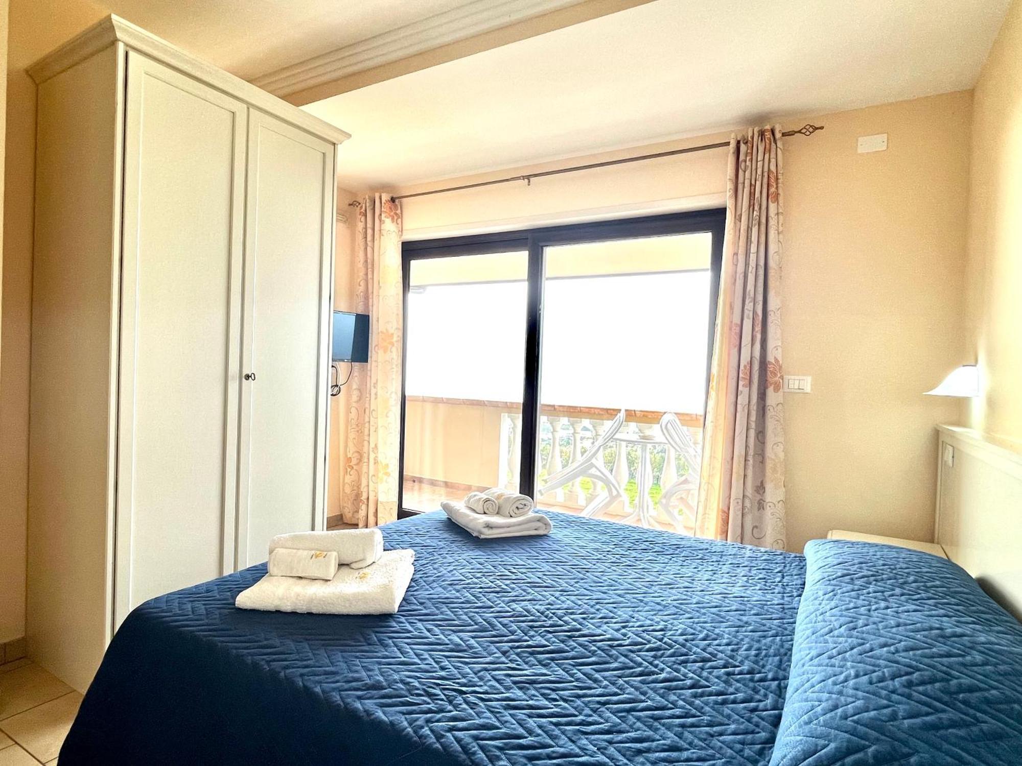 Quarto Duplo Deluxe com Varanda e Vista Mar