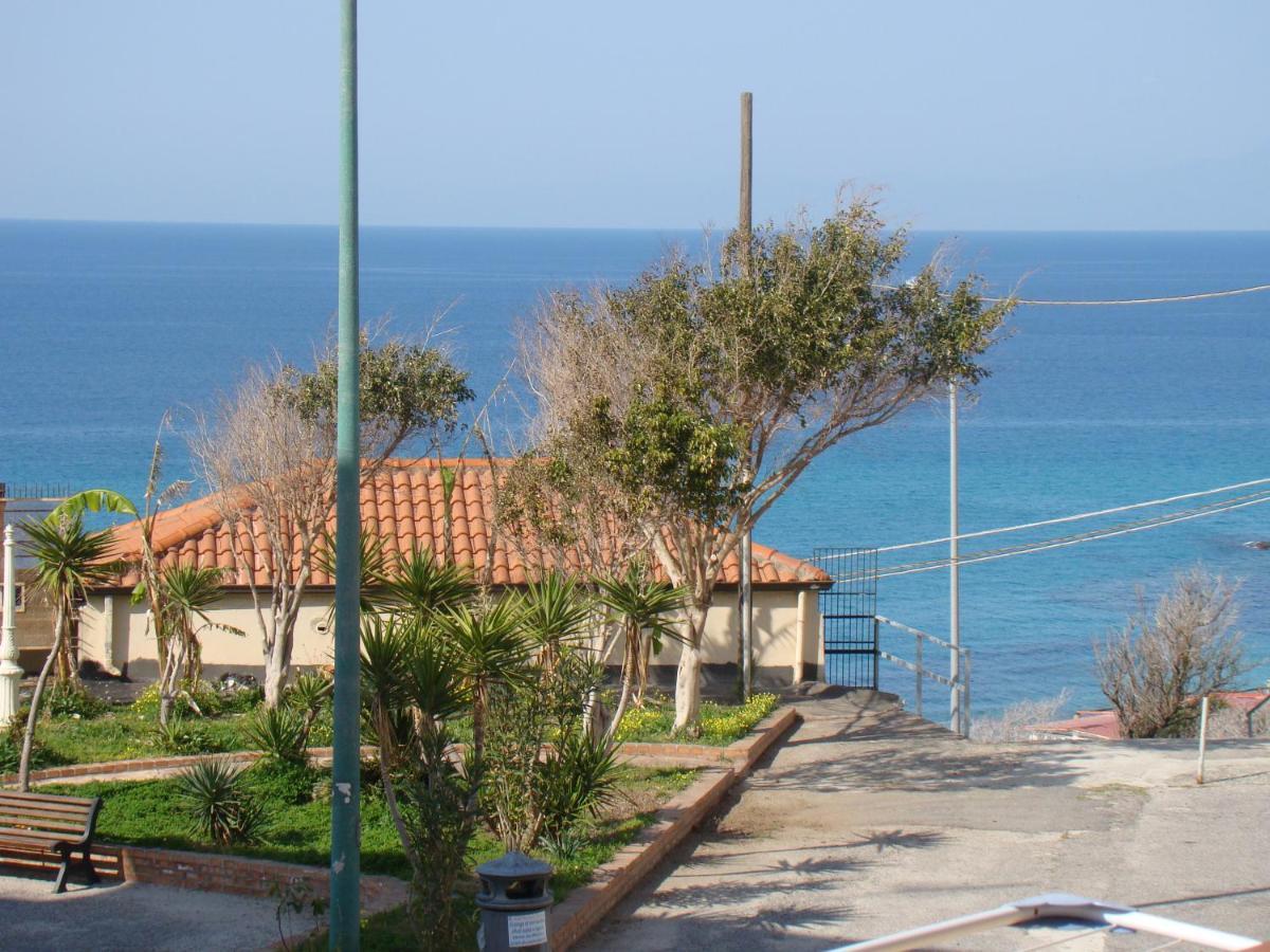 Quarto Duplo com Varanda e Vista Mar