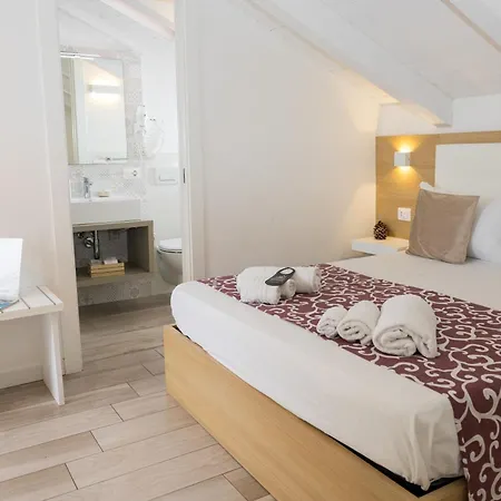 B&B Island Tropea -Sea View Rooms & Suites--2